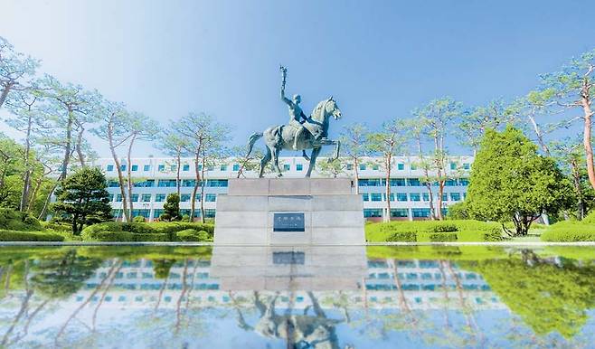 아주대는 올해 교육부의 첨단산업 인재 양성 정책에 따라 총 51명의 첨단분야 학과 정원 순증을 승인받았다. [사진 아주대]