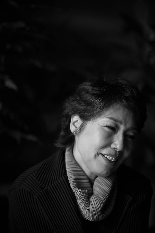 미국 보스턴 NEC의 피아노학과장인 백혜선 피아니스트가 최근 서울 서초구에 위치한 카페 '아트메이저'에서 아르떼와 인터뷰를 하고 있다. @arte. Photo by 문덕관