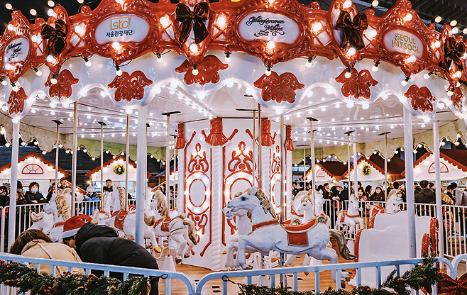 Rudolph Carousel at Gwanghwamun Market (Instagram)