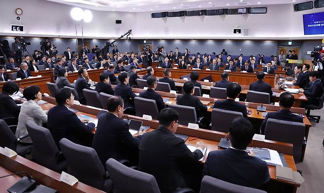 President Lee Jae Myung speaks during a policy briefing by the Ministry of Foreign Affairs and the Ministry of Unification at the government complex in central Seoul on Dec. 19. [YONHAP]
