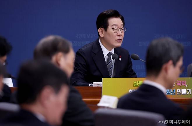 [서울=뉴시스] 고범준 기자 = 이재명 대통령이 19일 서울 종로구 정부서울청사 별관에서 열린 외교부(재외동포청)·통일부 업무보고에서 발언하고 있다. (대통령실통신사진기자단) 2025.12.19. bjko@newsis.com /사진=