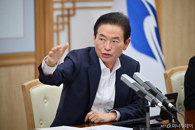 (안동=뉴스1) 김대벽기자 = 경북도는 10일 도청에서 이철우 지사 주재로 정례 간부회의를 열고 필수의료 대응, 응급환자 이송체계 강화 등 부서별 주요 현안을 점검했다.(경북도 제공. 재판매 및 DB금지) 2025.12.10/뉴스1  Copyright (C) 뉴스1. All rights reserved. 무단 전재 및 재배포,  AI학습 이용 금지. /사진=(안동=뉴스1) 김대벽기자