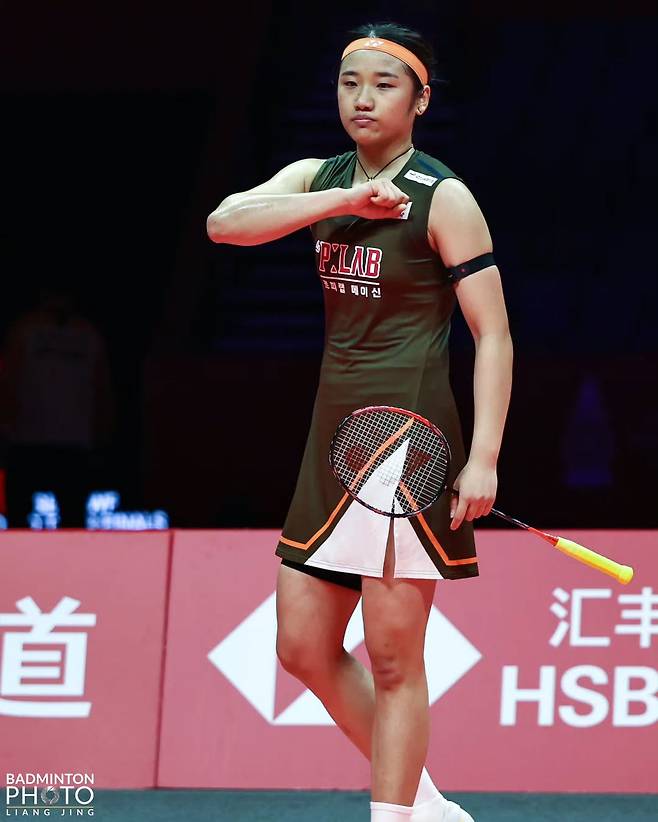 중국 항저우의 올림픽스포츠센터에서 열리고 있는 세계배드민턴연맹(BWF) 월드투어 파이널스 2025 여자 단식에 출전 중인 안세영. /사진=안세영 SNS 캡처