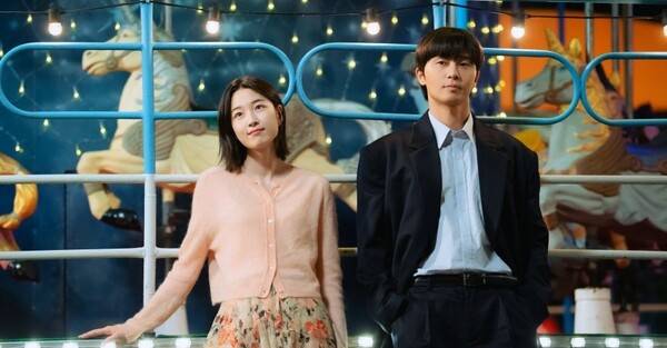 '경도를 기다리며' 스틸 컷 / 사진=SLL,&nbsp;아이엔,&nbsp;글뫼