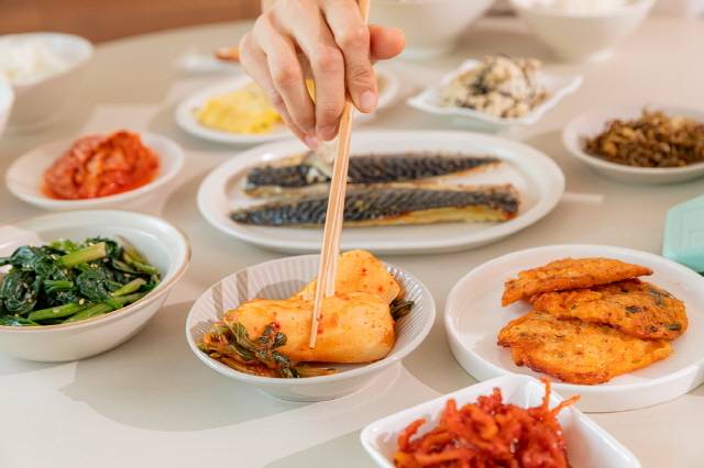 탄수화물-지방 과다 섭취, 운동 부족은 혈당을 높이고 뱃살도 나오게 한다. 사진=클립아트코리아