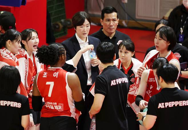 <yonhap photo-4623=""> 페퍼저축은행. KOVO 제공</yonhap>