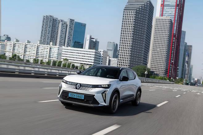 세닉 E-Tech 100% 일렉트릭 주행 사진. 르노코리아&nbsp;