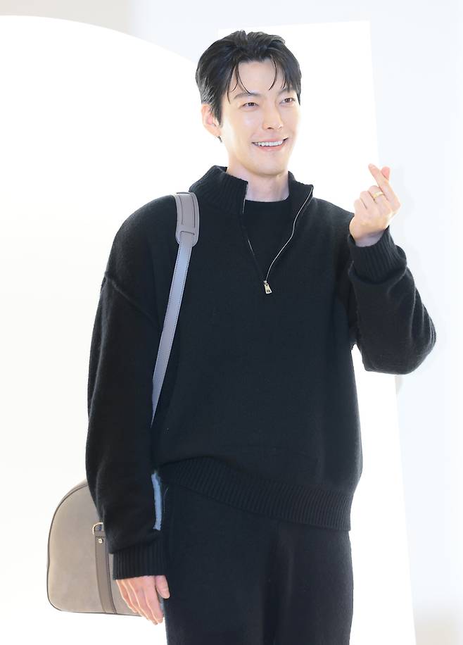 김우빈, 신민아 심장 콩콩 뛰게 만드는 하트[사진=뉴스1]