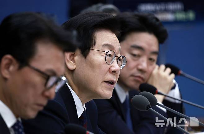 [세종=뉴시스] 최동준 기자 = 이재명 대통령이 11일 세종시 정부세종컨벤션센터에서 열린 '희망찬 농업·농촌, 모두가 행복하게 일하는 나라' 농림축산식품부(농촌진흥청·산림청)-고용노동부 업무보고에서 발언하고 있다. 2025.12.11. photocdj@newsis.com