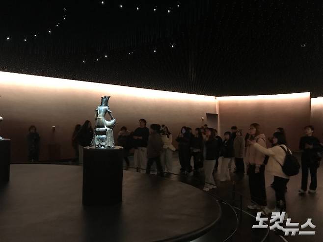 상설전 '사유의 방'을 찾은 관람객들. 권유빈 인턴기자