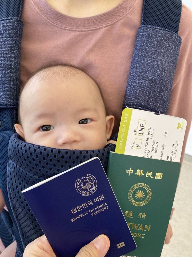 ▲ 대한민국 여권과 대만 여권을 가지고 처음 비행기를 타던 날. ⓒ필자
