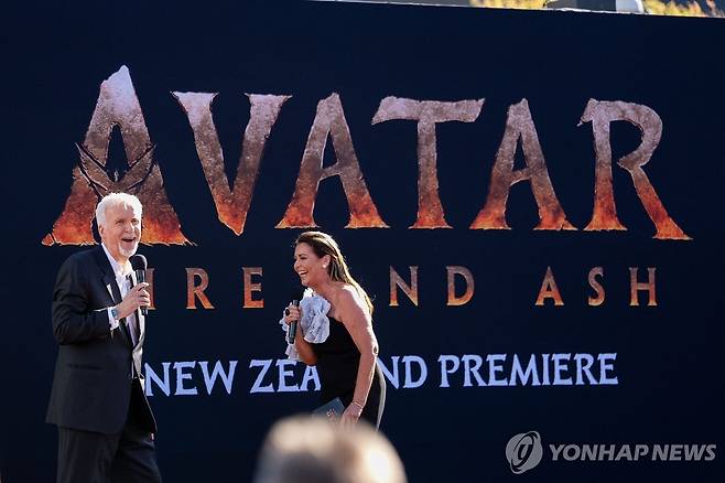 지난 13일(현지시간) 호주 '아바타: 불과 재' 시사회 참석한 제임스 캐머런 감독 [AFP=연합뉴스. 재판매 및 DB 금지]