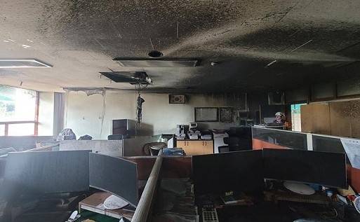 지난 8월 여주시의 한 중학교에서 불이 나 천장 등이 검게 그을려 있다. 사진=경기도소방재난본부