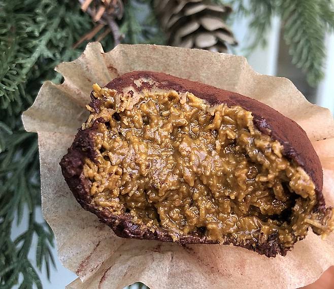 광주 북구 케주베이커리에서 판매하는 '두바이쫀득모찌' 단면