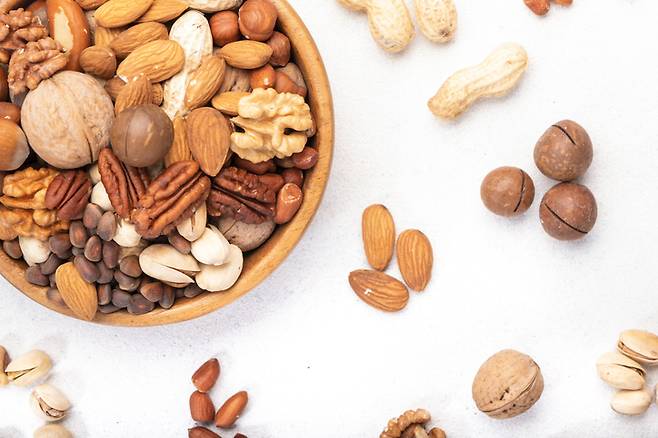 견과류에는 마그네슘, 오메가-3 지방산, 아연 등의 영양소가 들어있어 심장 건강에 도움이 된다. 사진=게티이미지뱅크