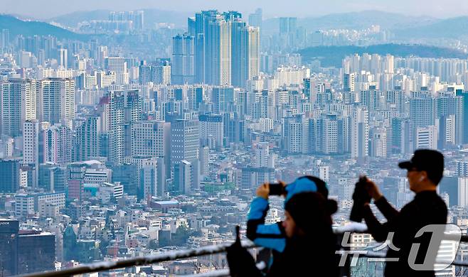 서울 남산에서 바라본 아파트 단지의 모습. 2025.12.14/뉴스1 ⓒ News1 이호윤 기자