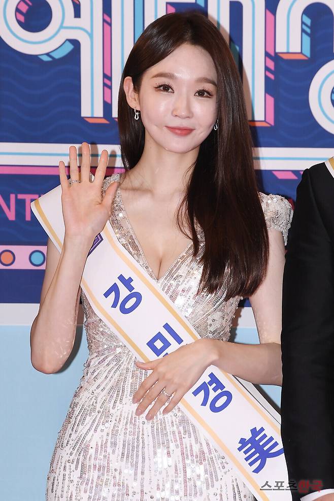 '2022 MBC 방송연예대상' 포토월 행사에 참석한 강민경. ⓒ이혜영 기자 lhy@hankooki.com