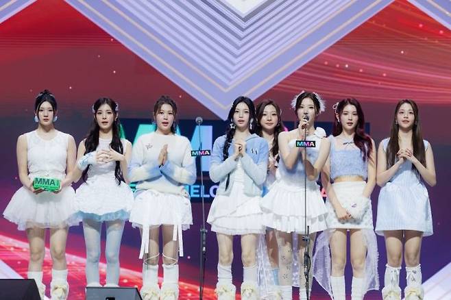 신인상을 받은 하츠투하츠. 멜론 제공