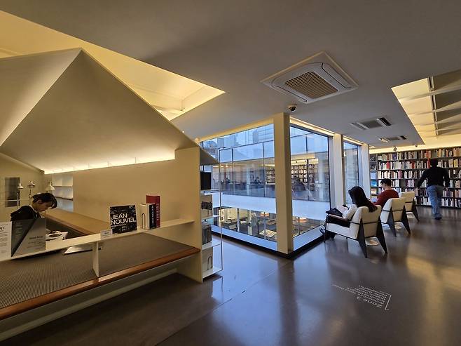 Hyundai Card Design Library in Samcheong-dong in Seoul (Park Yuna/The Koera Herald)