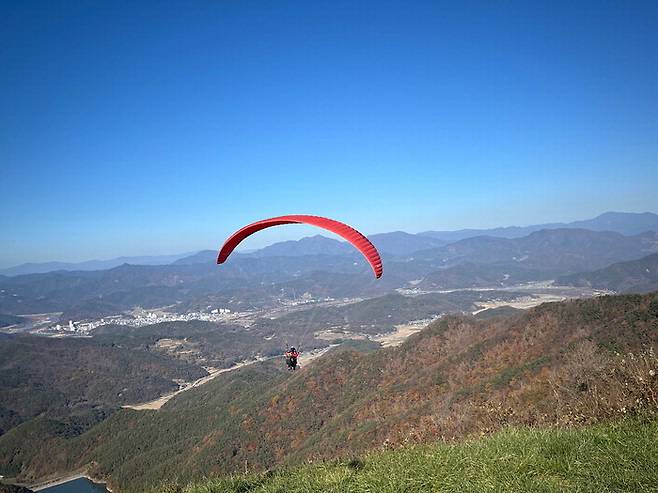 합천 대암산 활공장 패러글라이딩. 문서연 여행+ 기자