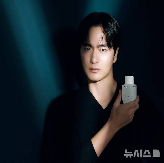 [서울=뉴시스] 아모레퍼시픽의 남성 화장품 브랜드 '오딧세이'가 8년만의 신제품 '챕터 파이브(CHAPTER V)' 시리즈를 출시한다고 30일 밝혔다. 2023.10.30. (사진=아모레퍼시픽 제공) photo@newsis.com