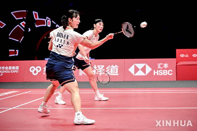 [항저우=신화/뉴시스] 배드민턴 백하나(왼쪽)-이소희 조, 2025 세계배드민턴연맹(BWF) 월드 투어 파이널스 여자복식 우승. 2025.12.21.