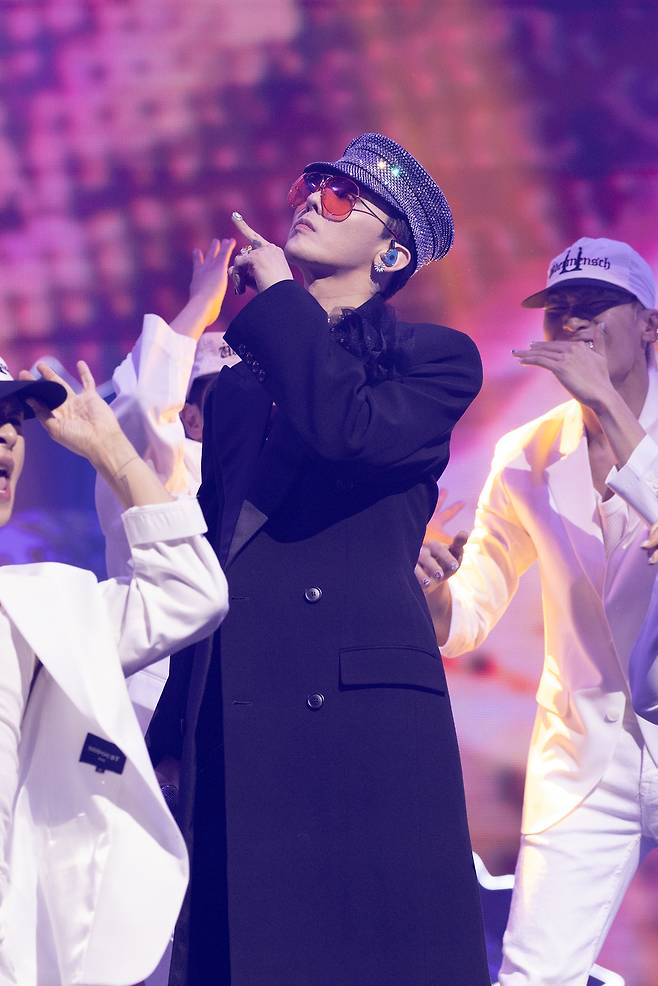 공연 중인 지드래곤.