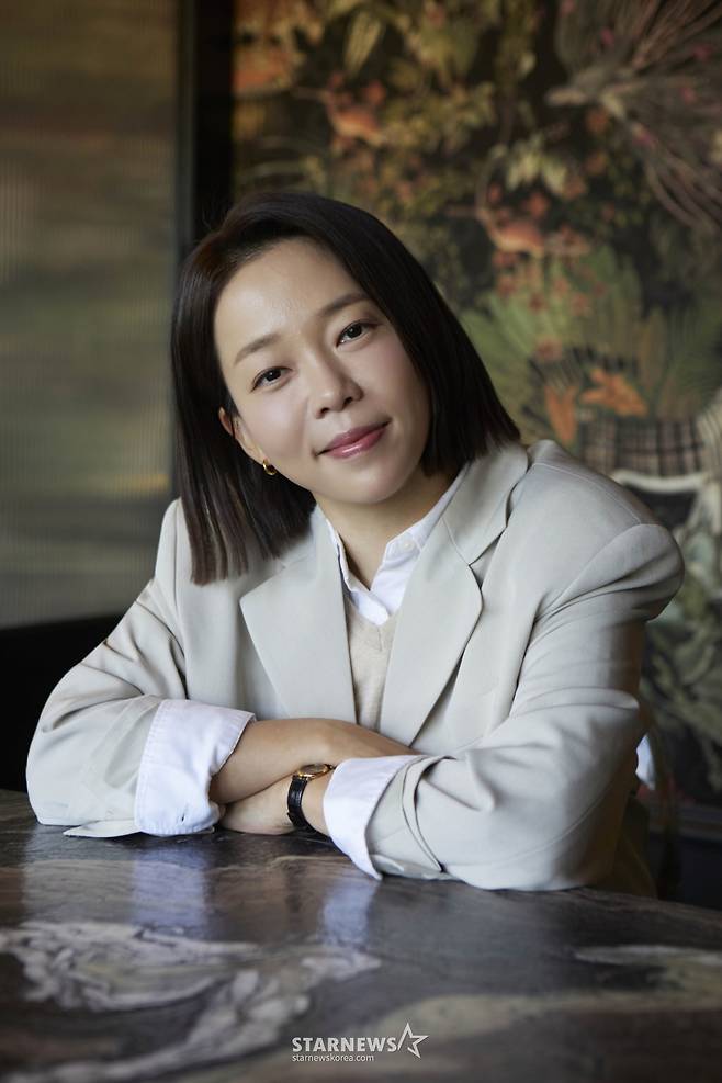 쿠팡플레이 '자매다방' 정이랑이 9일 진행된 라운드 인터뷰를 위해 포즈를 취하고 있다. /사진제공=쿠팡플레이 2025.12.09 /사진=이동훈 photoguy@