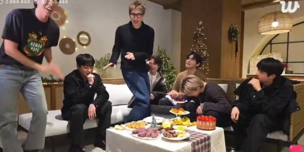 방탄소년단 위버스 라이브 2025.12.21 /사진 위버스 라이브 캡처