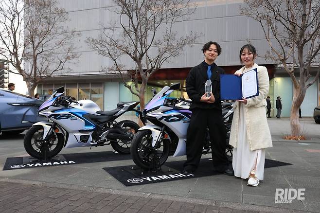 (오른쪽부터) 야마하 제품 디자인부 미코조시 만리, GK 다이나믹스 디자인부 마츠다 츠키