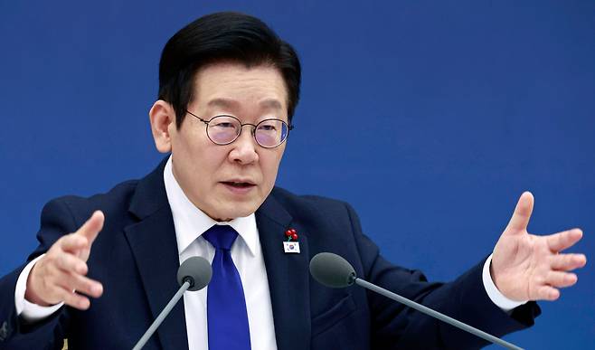 이재명 대통령이 16일 정부세종컨벤션센터에서 열린 보건복지부(질병관리청)·식품의약품안전처 업무보고에서 발언하고 있다./연합뉴스