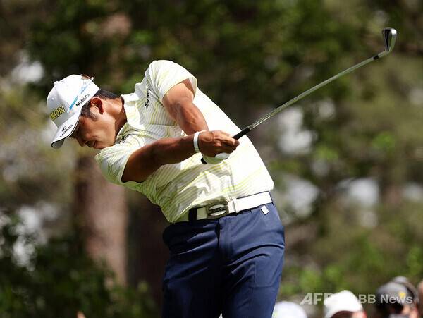 사진은 2021년 미국프로골프(PGA) 투어 메이저 대회 마스터스 토너먼트 우승자 마쓰야마 히데키가 아이언 샷을 하는 모습이다. 사진제공=ⓒAFPBBNews = News1 (사진을 무단으로 사용하지 마십시오.)