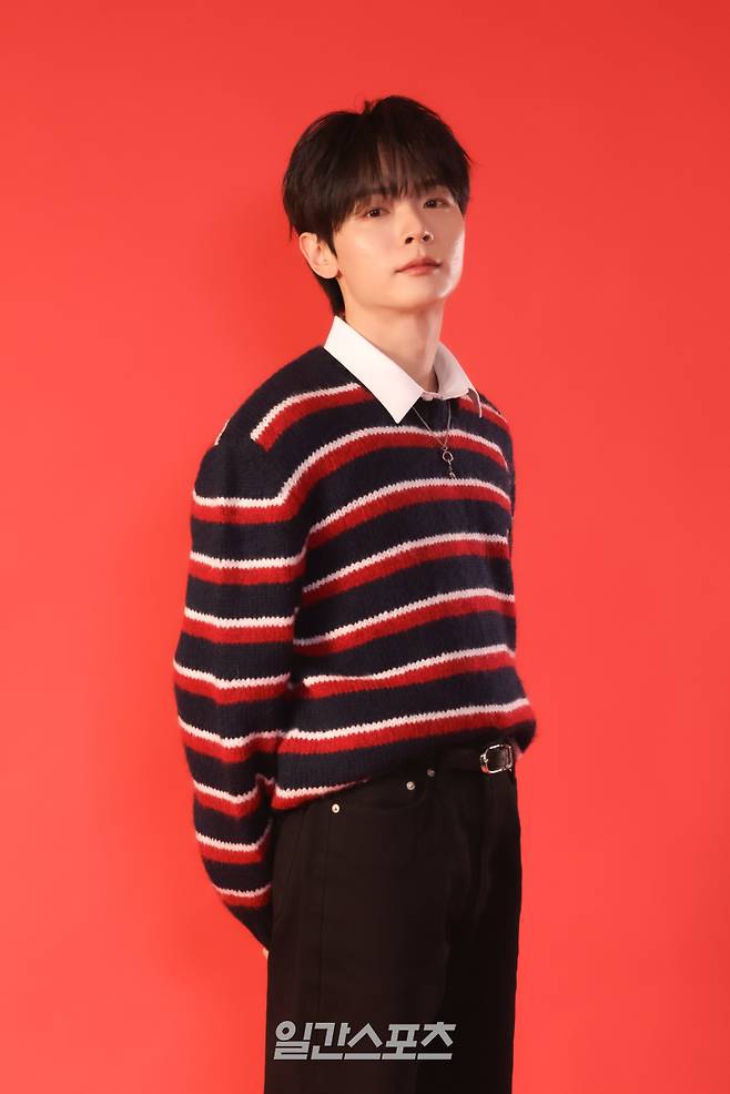 밴드 루시 신예찬이 10일 오후 서울 중구 순화동 KG타워에서 진행된 일간스포츠와의 열말맞이 인터뷰에 앞서 포즈를 취하고 있다. 서병수 기자 qudtn@edaily.co.kr /2025.12.10/