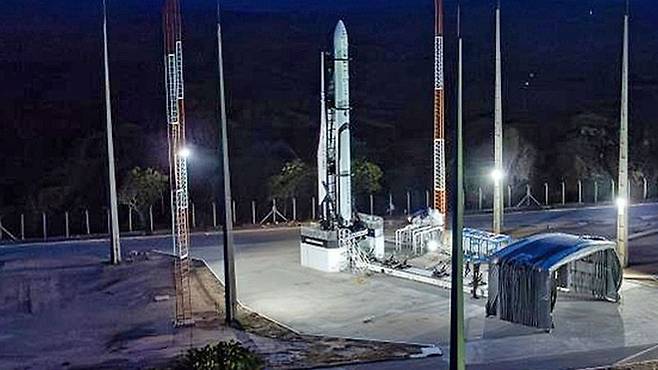 지난 20일 브라질 알칸타라 우주센터에 기립했던 이노스페이스 '한빛-나노' 2025.12.21 [이노스페이스 제공]