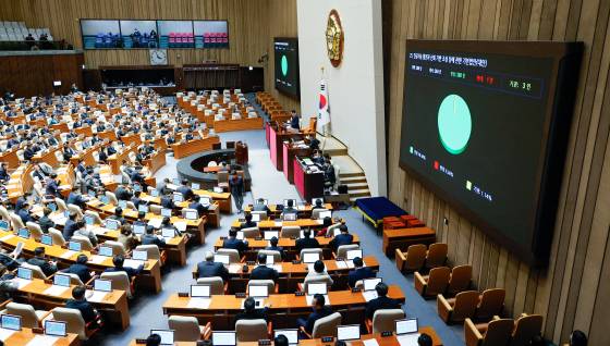 AI 기본법은 98.48%의 찬성률로 2024년 12월 국회 본회의를 통과했다. [뉴스1]