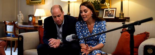 영국 정부는 전국 라디오·텔레비전 방송 등에 송출되는 캠페인을 통해 '정신건강을 위해 잠시 멈춰 생각하고, 누군가에게 말해보라'는 인식을 확산시켰다. 특히 'Mental Health Minute' 캠페인에는 윌리엄 왕세자-케이트 미들턴 부부 등 왕실도 참여했다. 사진 영국 왕실 홈페이지