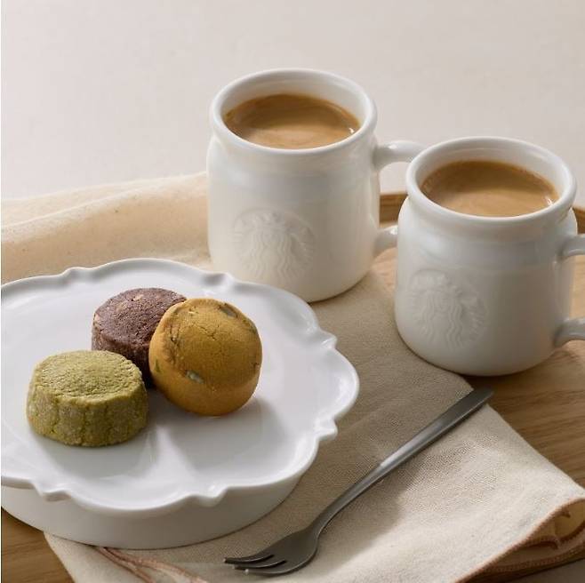 스타벅스와 무자기의 콜라보 제품