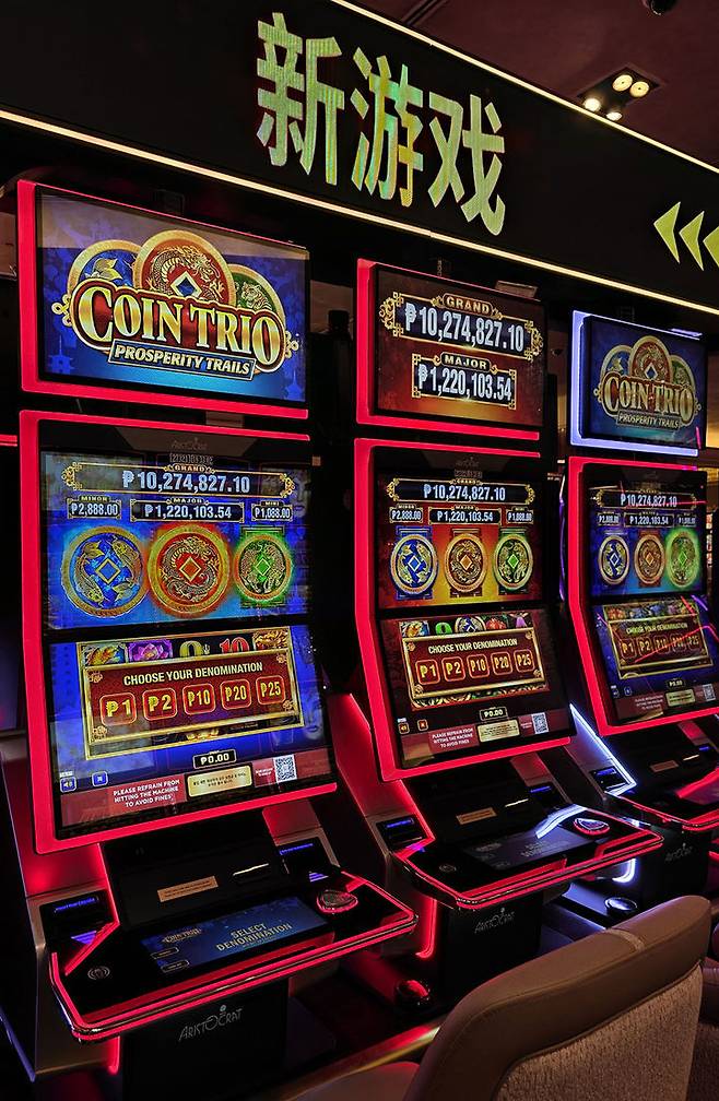 필리핀 마닐라의 글로벌카지노에 최근 설치된 '엽전 트리오' 슬롯머신.(사진=뉴시스)  *재판매 및 DB 금지