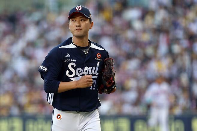 ▲ 옵트아웃 조항을 실행하고 시장에 나왔으나 아직 계약 소식을 들려주지 못하고 있는 홍건희 ⓒ두산베어스