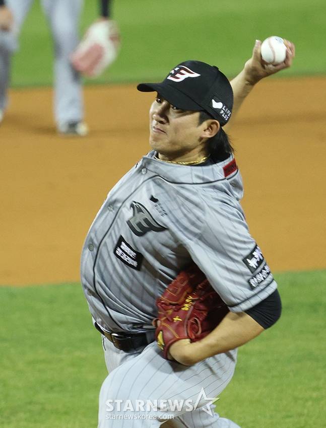 2024시즌 한화 소속이었던 장시환의 투구 모습. /사진=김진경 대기자