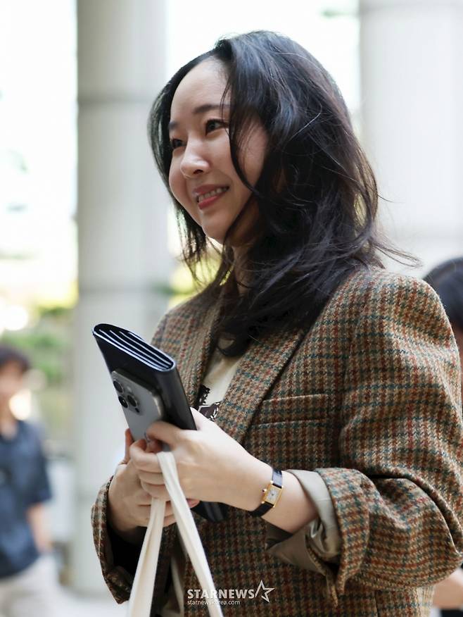 민희진 전 어도어 대표가 서울 서초구 서울중앙지방법원에서 열린 하이브와의 주식 매매대금 청구 및 주주 간 계약 해지 확인 소송 관련 변론에 출석하고 있다. 2025.09.11. yesphoto@newsis.com /사진=홍효식