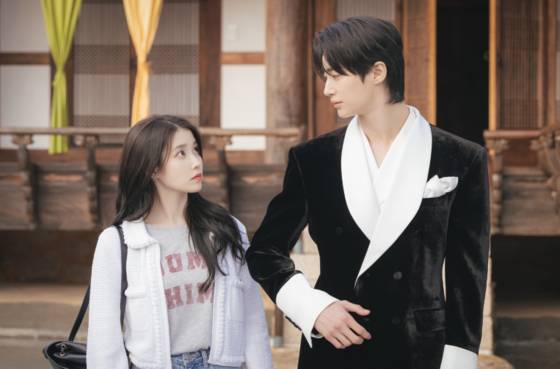 왼쪽부터 아이유, 변우석 /사진=디즈니+