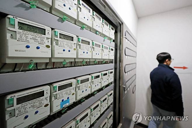 서울 시내의 한 오피스텔에 설치된 전기계량기 [연합뉴스 자료사진]