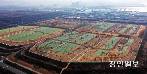 사진은 22일 직매립이 진행 중인 수도권매립지 3-1공구. 2025.12.22 /조재현기자 jhc@kyeongin.com