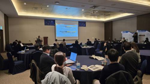 ◇평창군이 그린바이오 산업 활성화를 위해 기업지원과 인프라를 연계한 단계적으로 지원 체계를 구축해 가시적인 성과를 내고 있다. 사진은 지난달 27일 열린 2025 시군구 연고산업육성사업(평창 그린바이오) 성과 공유 워크숍