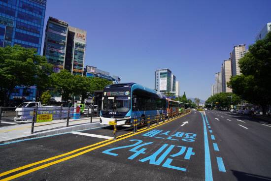 대중교통 편의성 강화. S-BRT 운행 모습.