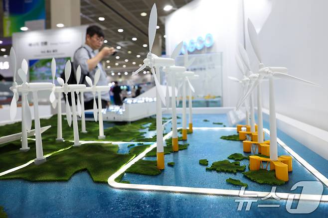 재생에너지 발전단지 모형  2025.10.15/뉴스1 ⓒ News1 안은나 기자