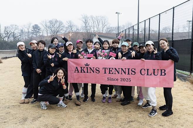 김다빈과 안유진을 열렬히 환영한 에이킨스 클럽 / 대한테니스협회