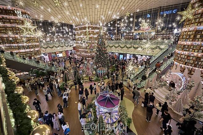 스타필드 코엑스몰 별마당 도서관 크리스마스 전경/사진-스타필드
