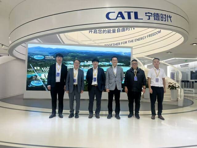CATL 닝더시 본사에서 엔켐 임직원 단체사진
